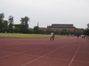 浙江大学十分注重体育的教育与发展，学校体育设施规范齐全。
